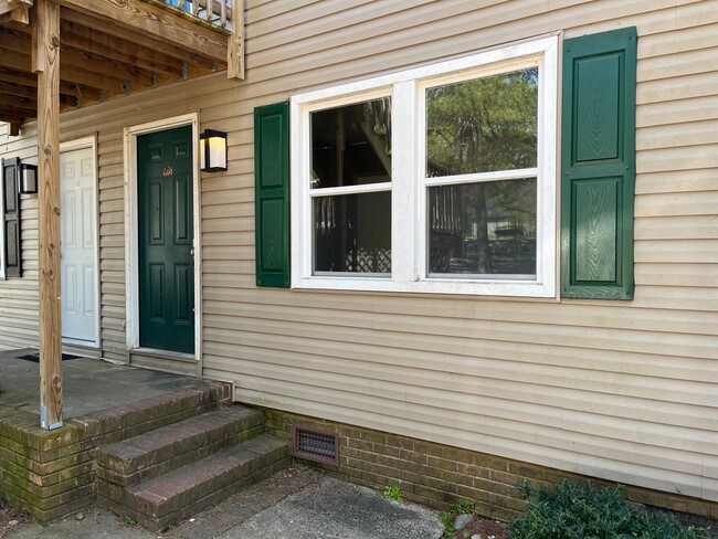 1st Floor 2 Bed, 1 Bath Condo in Concord - 1st Floor 2 Bed, 1 Bath Condo in Concord