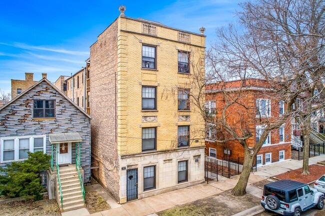 Building Photo - 3620 N Marshfield Ave Unit 1B