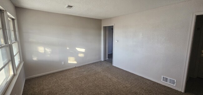 Photo - 1952 N Volutsia