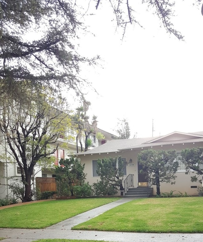 Building Photo - 1038 12th St Unit B