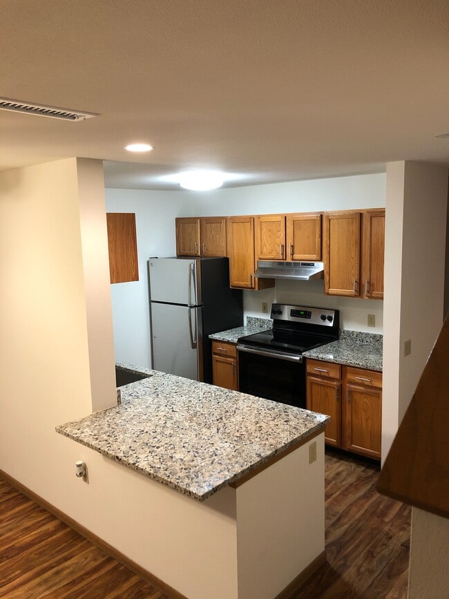 Photo - Prairie Oaks Apartments