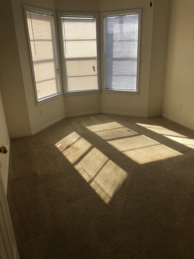 Photo - 915 W 23rd St