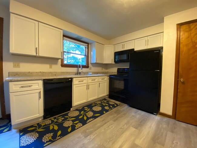 Building Photo - Amazing 2BR Townhome with Private Patio! Don't Miss Out, Call Today to Schedule a Tour!