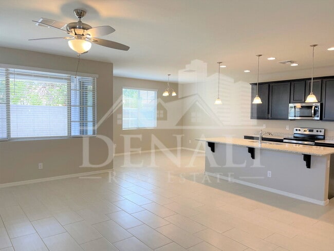 Photo - 905 S Canal Dr