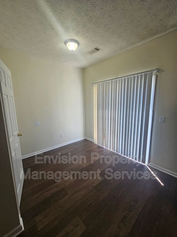 Photo - 1781 Fielding Way