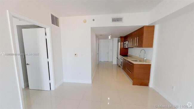 Building Photo - 465 Brickell Ave Unit 504 Rental