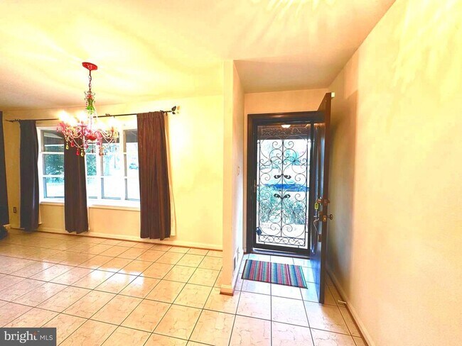 Photo - 5 Charen Ct