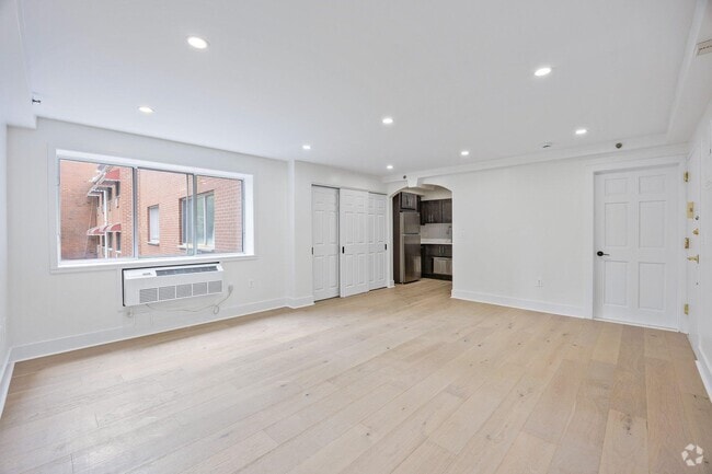 Building Photo - 102-10 Queens Blvd Rental