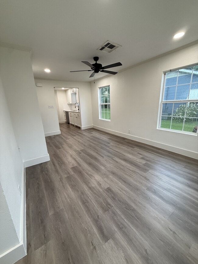 Photo - 2604 Ave C