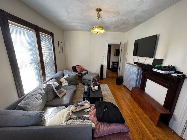 Photo - 211-213 Holland Street Unit 211 Holland #2