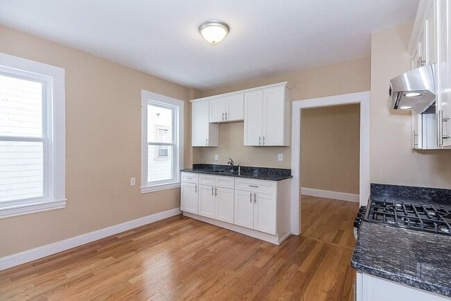 Kitchen + Sink - 11 Joseph St Unit 1