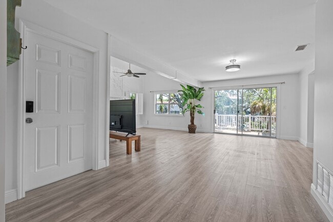 Photo - 4857 Hummingbird Trail