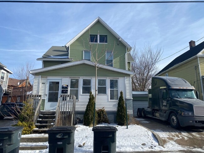 Building Photo - 421 Allyn St Unit 1