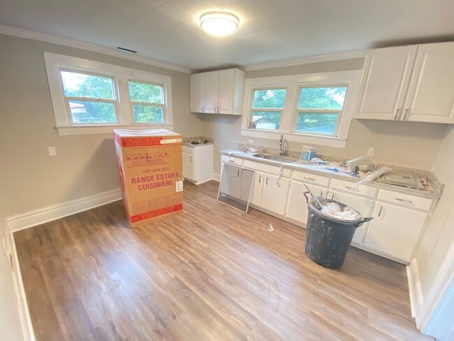 Photo - Fully Renovated 2bd/1ba House close to Downtown & I77