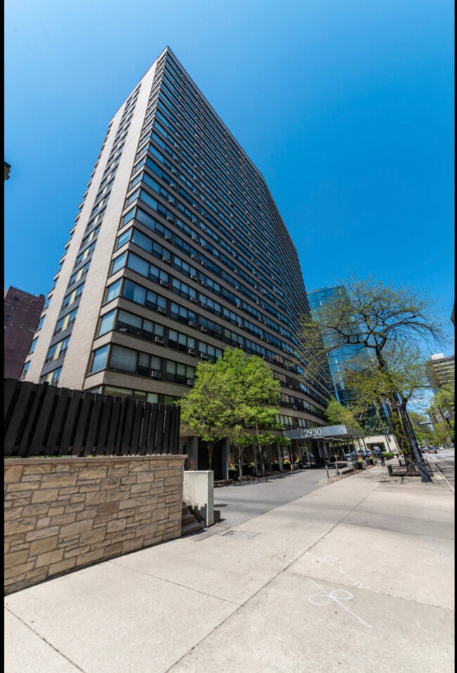 Building Photo - 2930 N Sheridan Rd Unit 602
