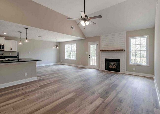 Photo - 180 Bonnell Dr