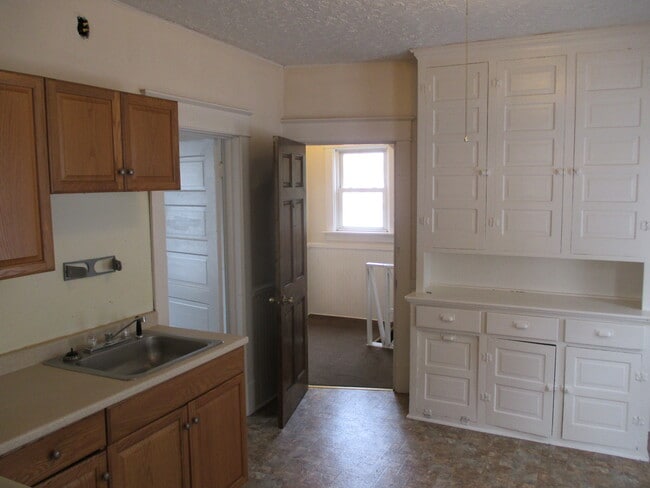 Photo - 1318 E 9th St Unit 2