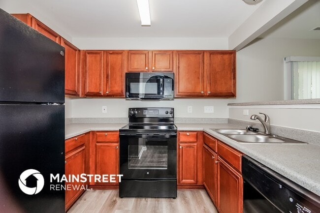 Photo - 1135 Larkspur Ln