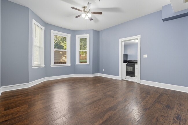 Photo - 5821 Royal Oak Ave