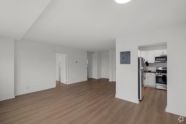 1 BD, 1 BA - 653 SF