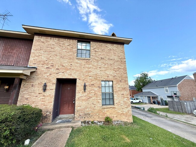 2 Bed/1.5 Bath Townhome Available for Rent... - 2 Bed/1.5 Bath Townhome Available for Rent...