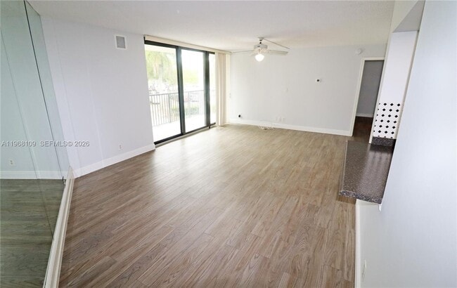 Photo - 1301 River Reach Dr Unidad 214