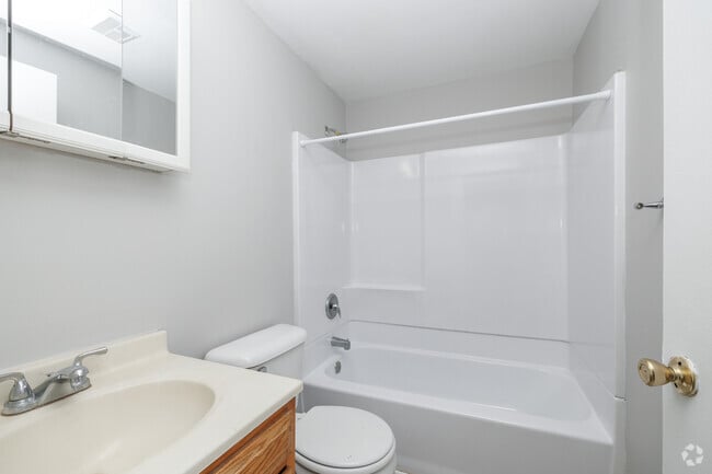 Virginia - 2BR, 1BA - 670SF - Bathroom