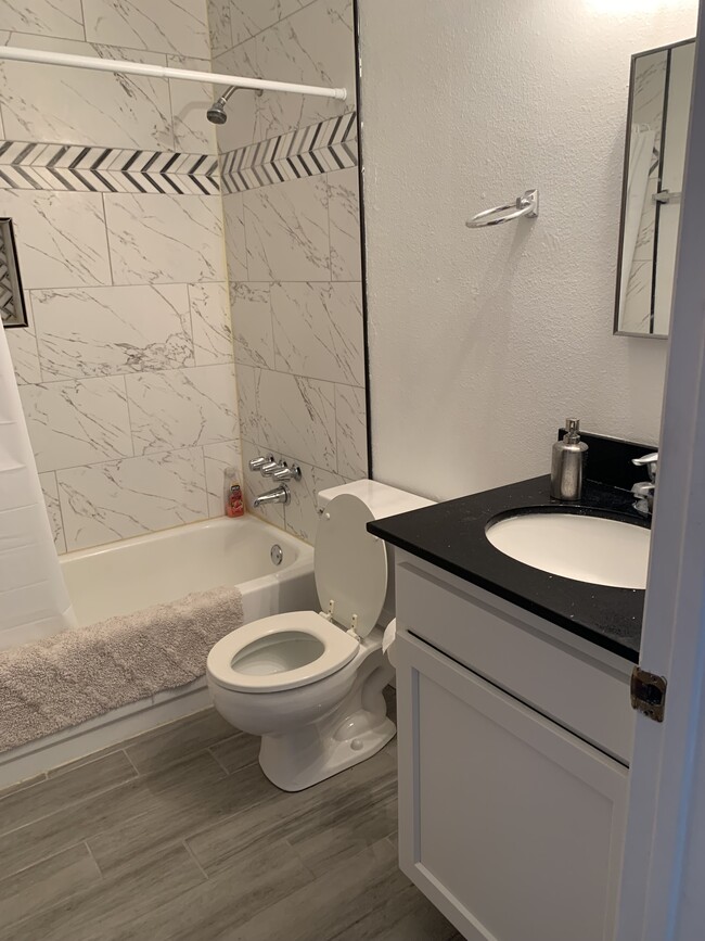 Photo - 1209 E Elm St Unit 1209