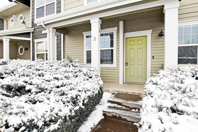 Light and bright unit #3 - 6349 Orchard Park Dr Townhome