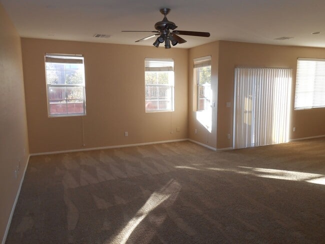 Photo - Fantastic 2 Story Home in Mountains Edge with Community Pool