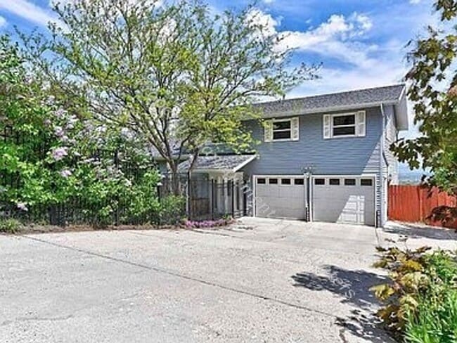 1450 Charlie Russell Dr