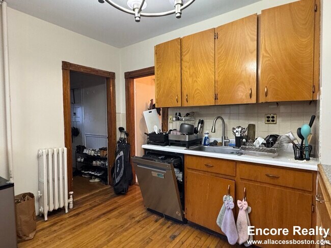 Photo - 335 Faneuil St