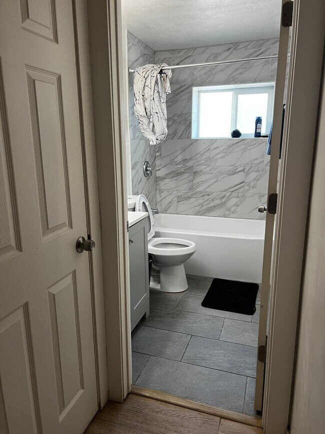 Photo - 3909 Benview Ave
