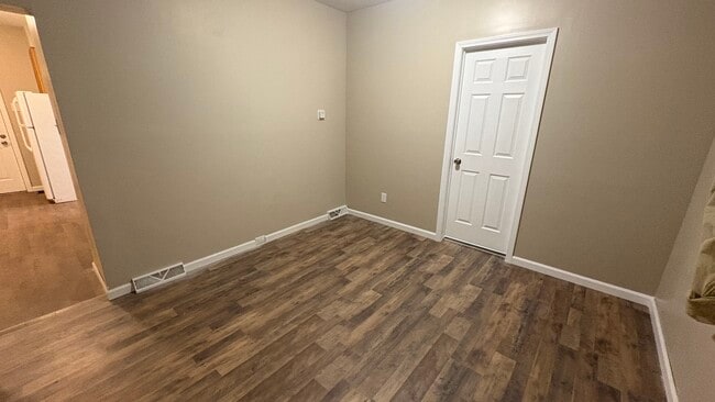 Photo - 846 Monteiro St