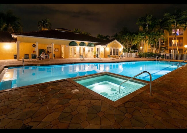 Poo l/ Clubhouse - 4670 Saint Croix Ln Unit 614