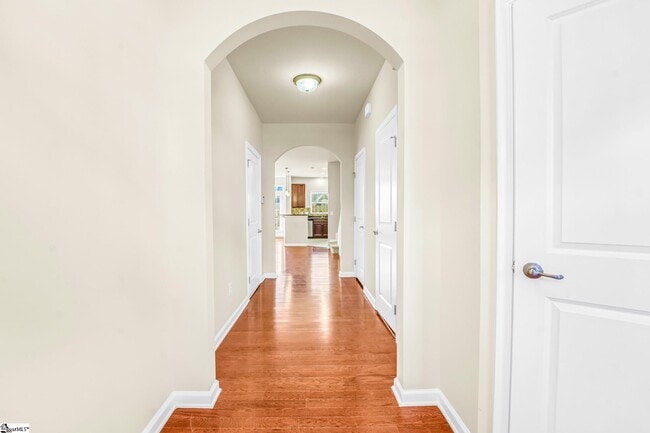 Photo - 446 Christiane Way