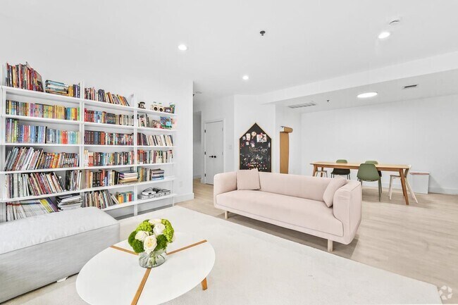 Building Photo - 1107 Grand St Unit 4A Rental