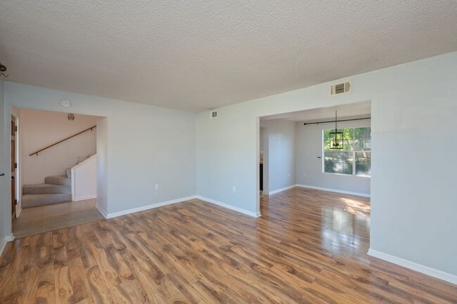 Photo - 322 Kathleen Pl NW