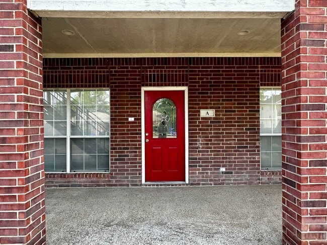 Photo - 4/4 Duplex in the Baylor Bubble!