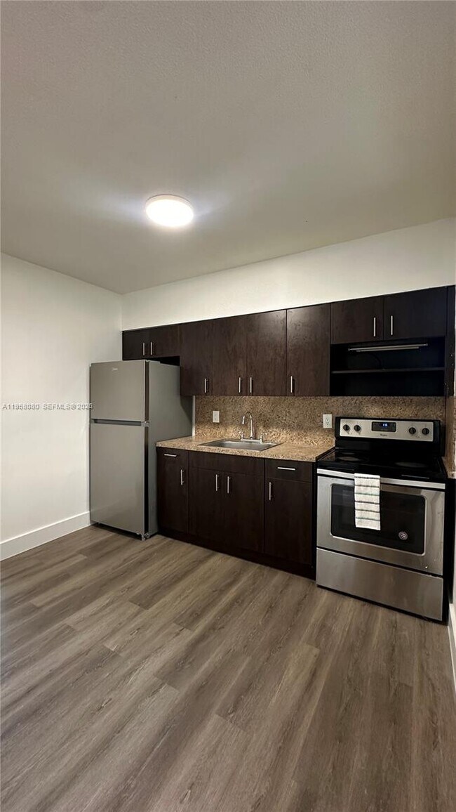 Photo - 4011 NE 8th Ave Unit B