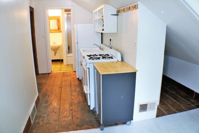 Photo - $1,300 | 1 Bedroom + Bonus Room, 1 Bathroo...