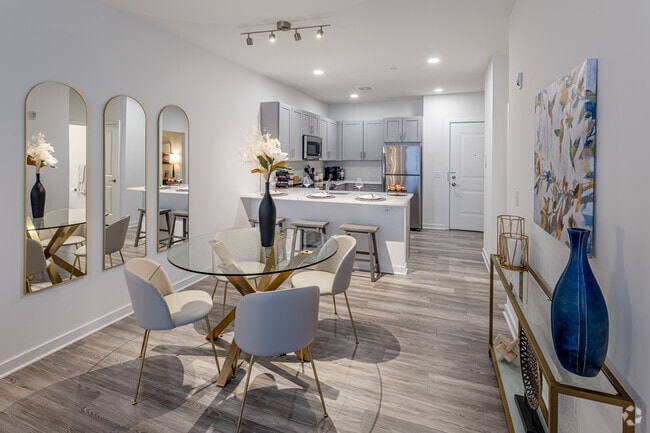 1BR, 1BA + Den - 690SF - Kitchen/Dining Room