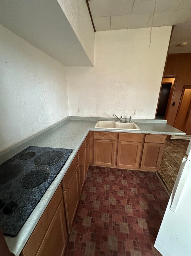 Kitchen - 117 E Main St Unit C