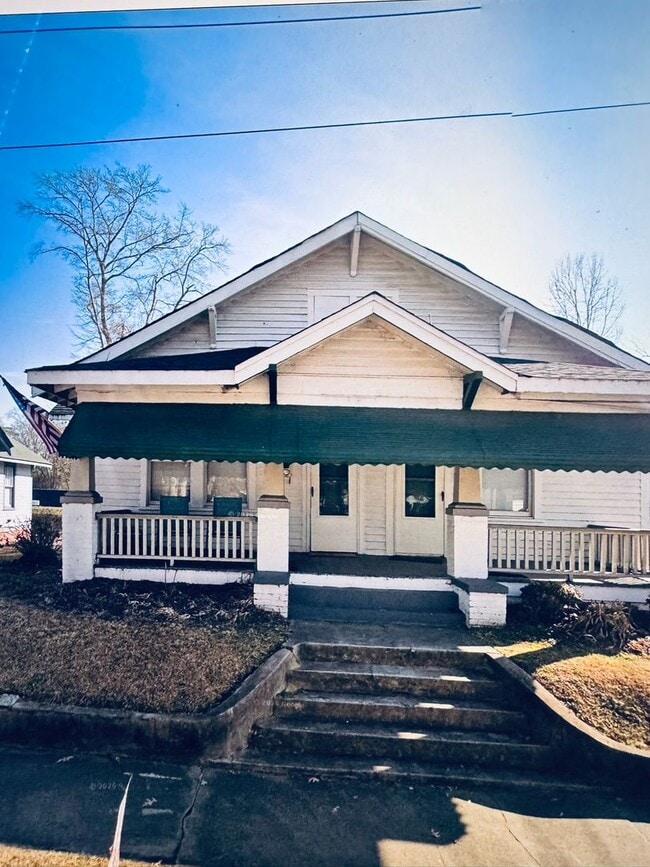Building Photo - 207 S Summit St