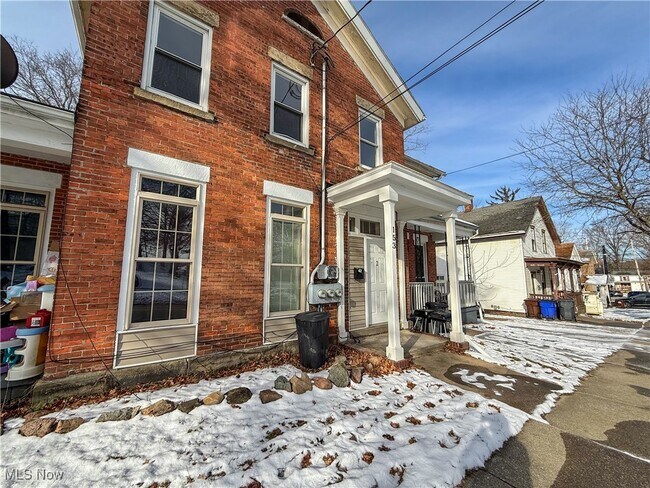 Photo - 153 N Sycamore St