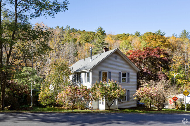 Building Photo - 181 Greenwoods Rd W Rental