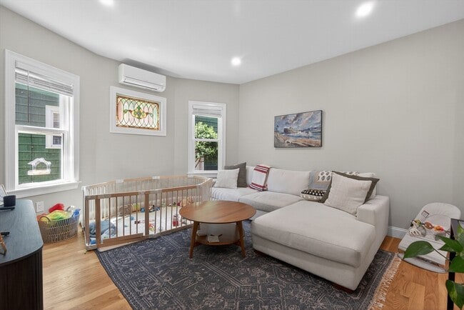 Photo - 17 Chelmsford St Unit 1