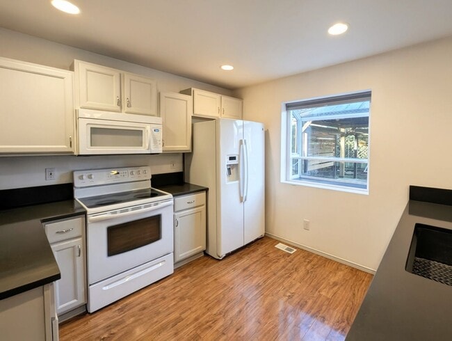 Photo - 3bd/2.5ba Everett Home