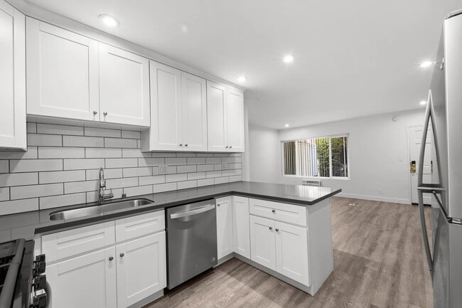 Photo - 1240 W 29th St Unidad 7