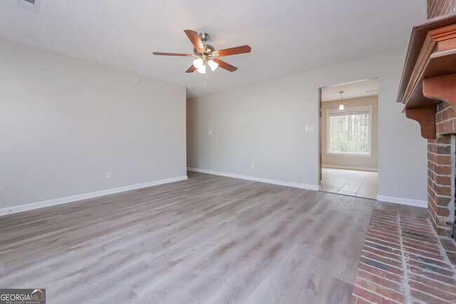 Photo - 315 Cornwallis Way
